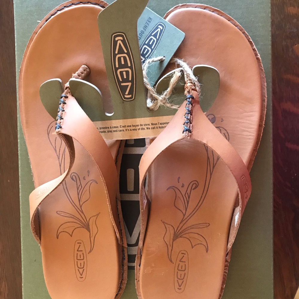 Brand new super cute Keen flip flops